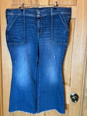 Torrid Mid Rise Flare Vintage Stretch Jeans Women’s Size 24XS Distressed Raw Hem